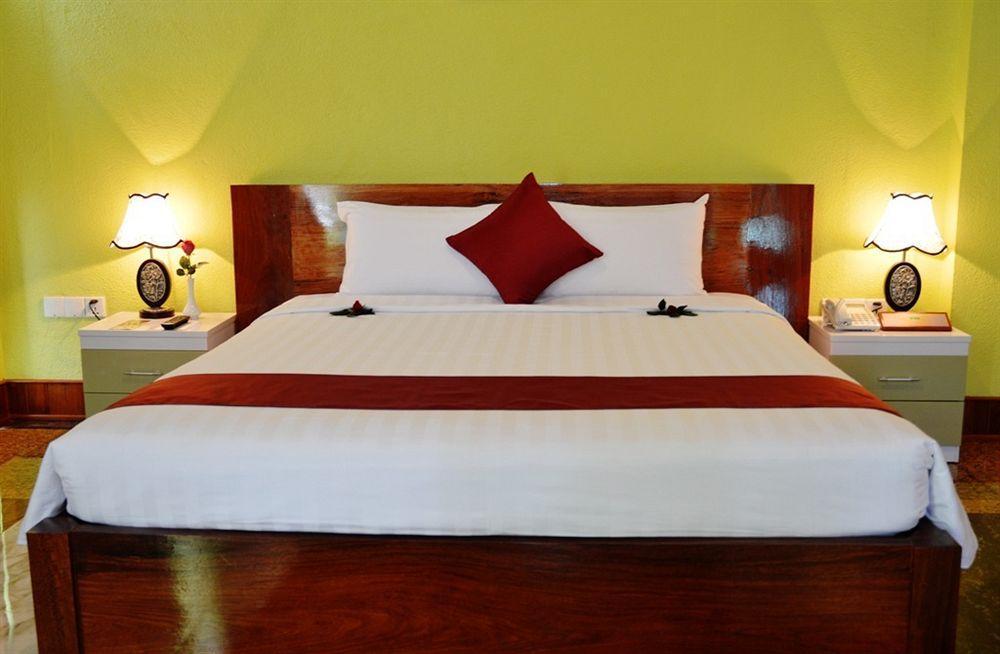 High Sky Hotel Phnom Penh Exterior photo