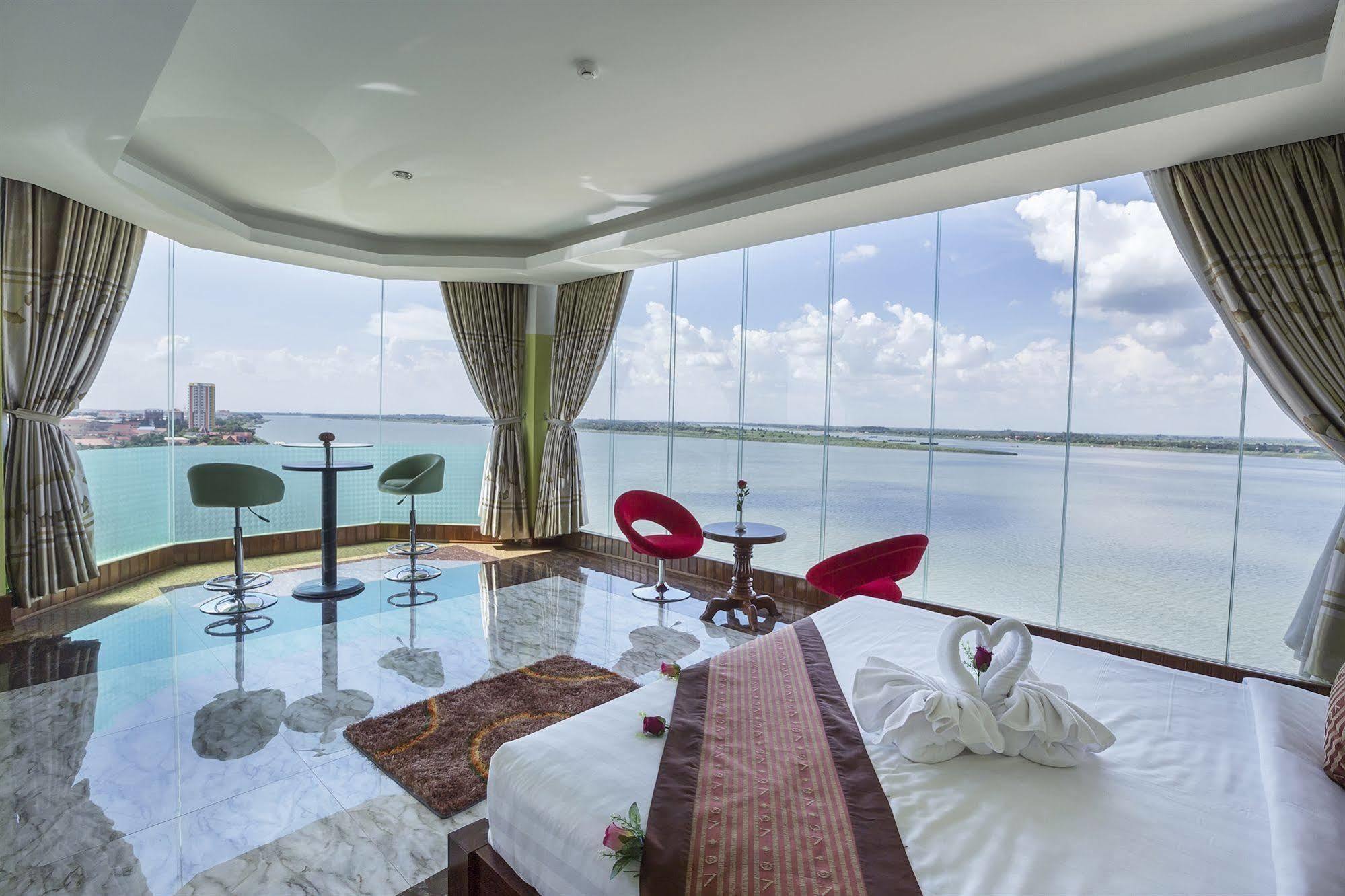 High Sky Hotel Phnom Penh Exterior photo