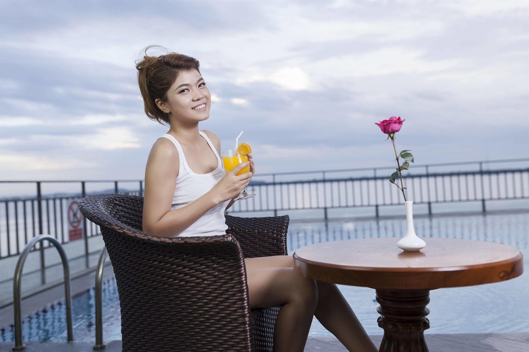 High Sky Hotel Phnom Penh Exterior photo