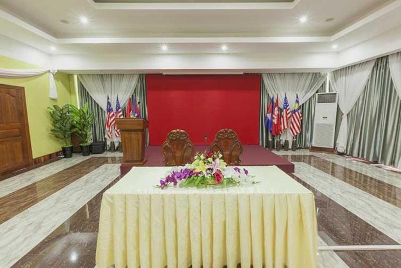 High Sky Hotel Phnom Penh Exterior photo