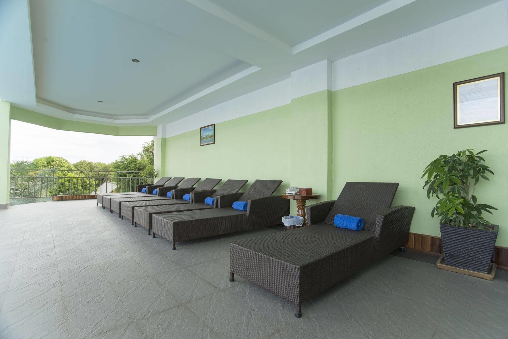 High Sky Hotel Phnom Penh Exterior photo